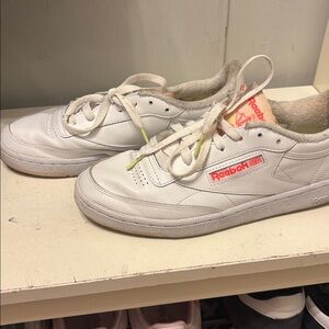 Reebok Classic White Sneakers with pink Logo